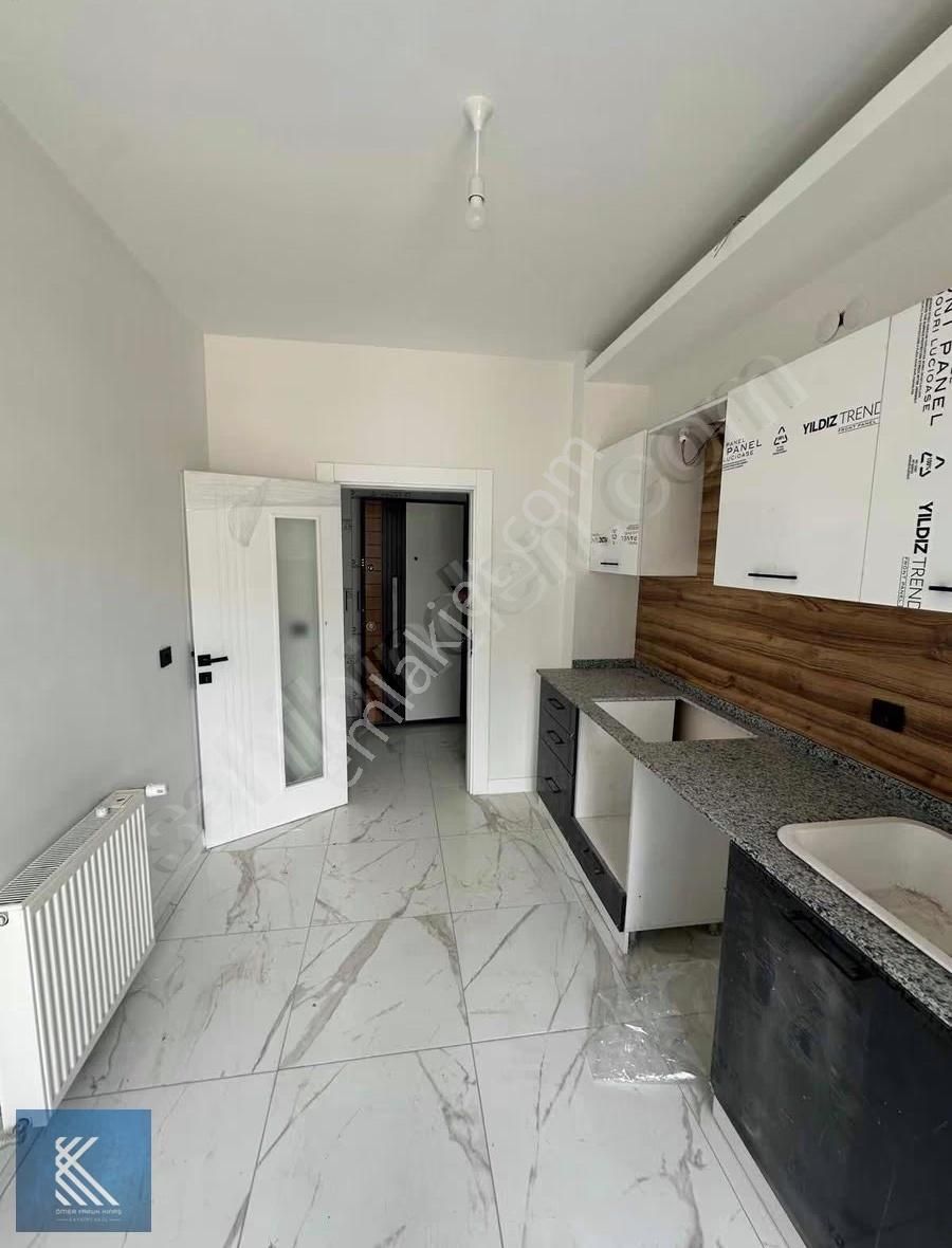 Ebebeyin Banyolu Yatay Mimari Satılık 2.5+1 Lüks Daire - Görsel 4