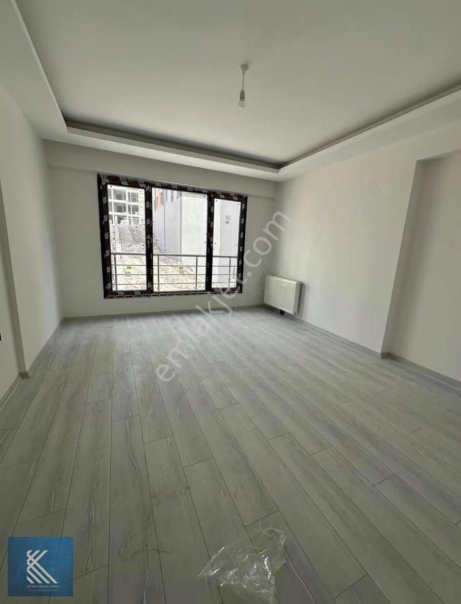 Ebebeyin Banyolu Yatay Mimari Satılık 2.5+1 Lüks Daire - Görsel 3