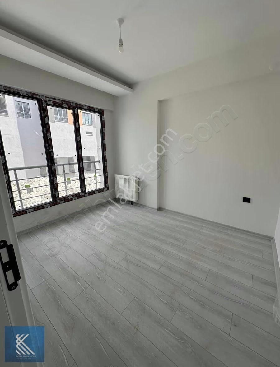 Ebebeyin Banyolu Yatay Mimari Satılık 2.5+1 Lüks Daire - Görsel 10