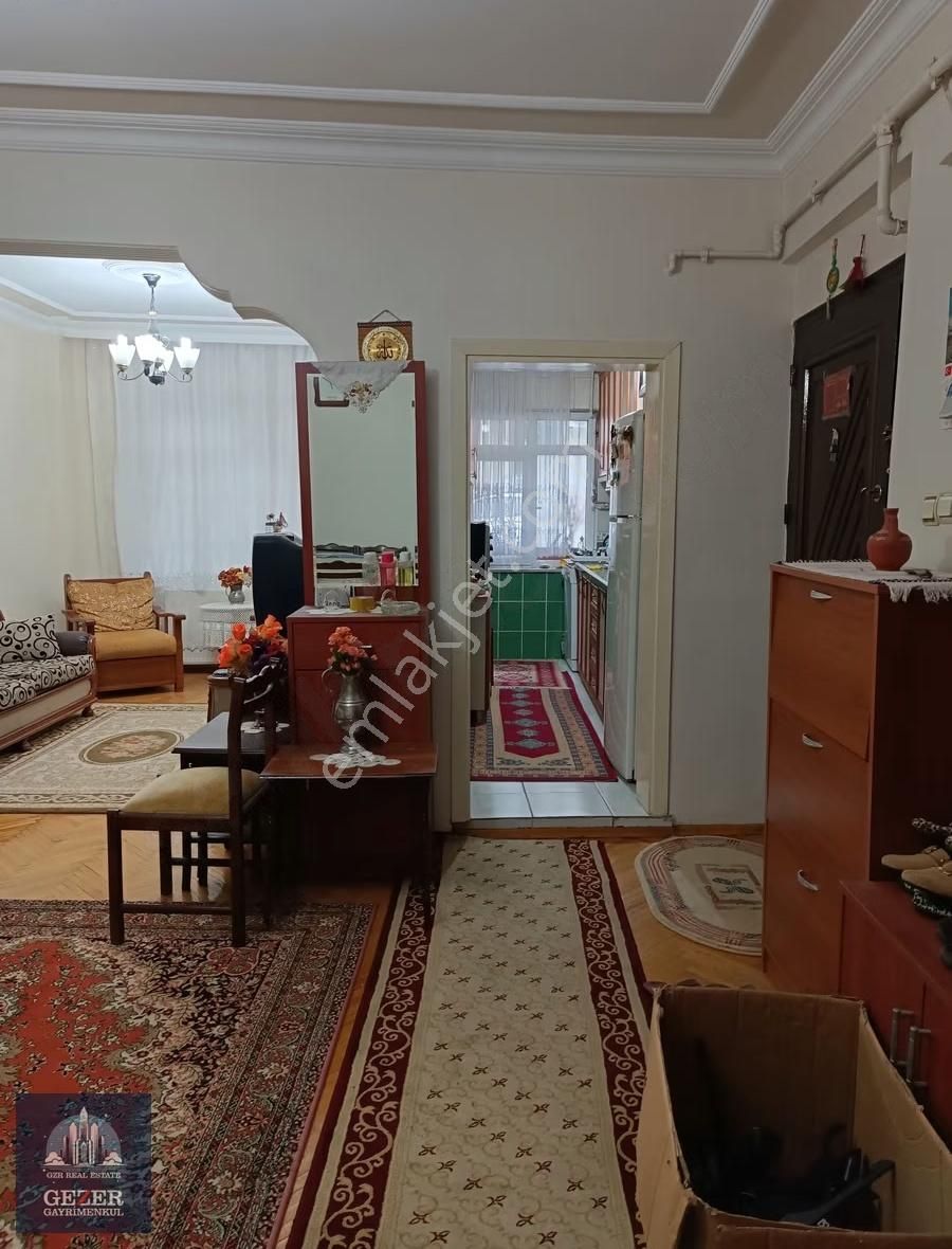 Küçükköyde Mükemmel Konumda Krediye Uygun Giriş Kat Daire - Görsel 14