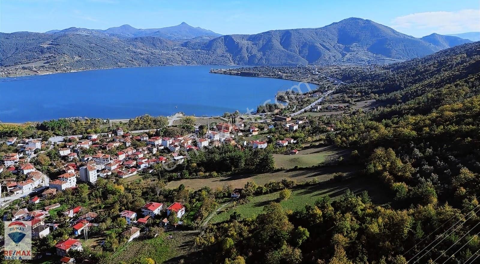 Turizm Bölgesinde,göl Manzaralı & Özel Yolu Olan 9.960 Metrekare - Görsel 2