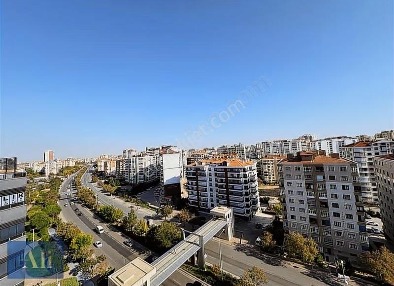 Ali Kasaplargil'den Görgülü Center'da Cedde Cepheli Balknlu Ofis