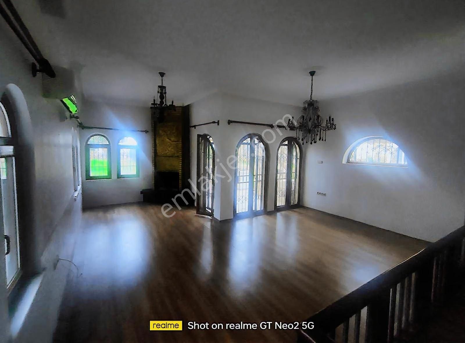 Mezitli Viranşehir Sahilinde Deniz Manzaralı 3+1 Satılık Villa