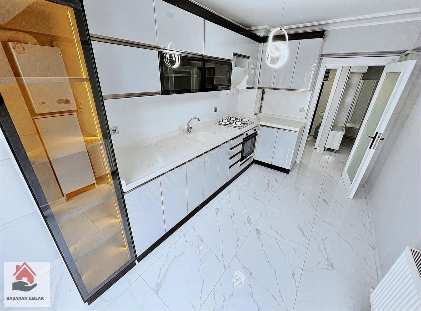 █ 8 Yıllık █ 3+1 Belediye Yakını Arakatta Megalüx Site Dairesi █