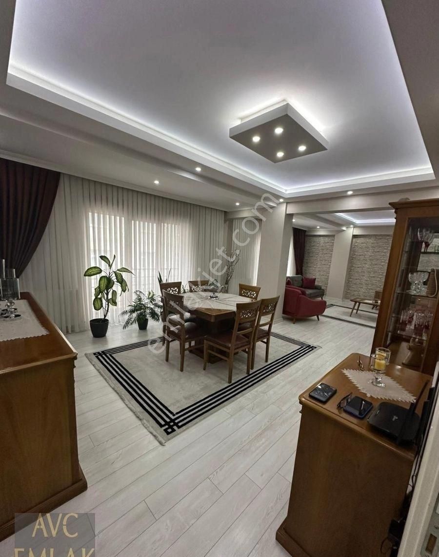 Küçükçekmece Gazi Osman Paşa Caddesi'nde Metrobüse Yakın Satılık Lüks Dubleks Daire - Görsel 23