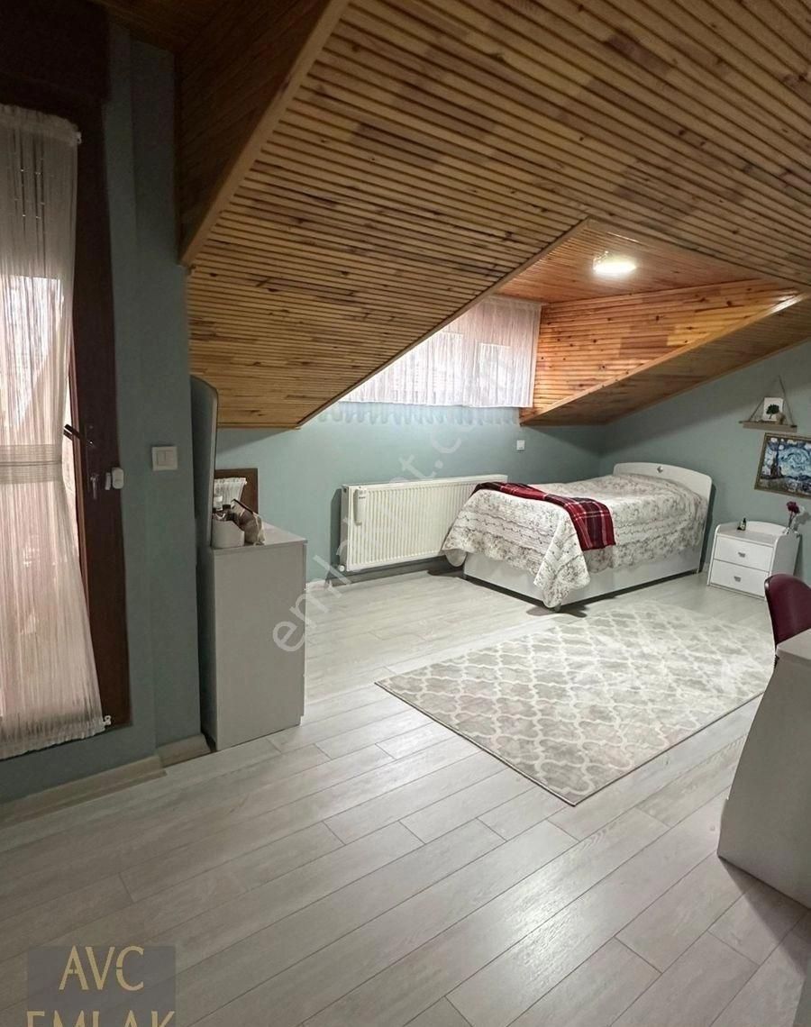 Küçükçekmece Gazi Osman Paşa Caddesi'nde Metrobüse Yakın Satılık Lüks Dubleks Daire - Görsel 5