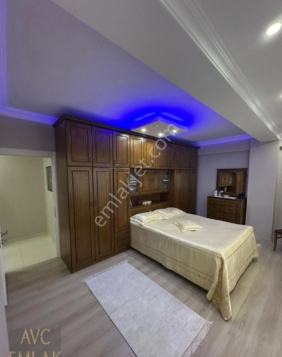 Küçükçekmece Gazi Osman Paşa Caddesi'nde Metrobüse Yakın Satılık Lüks Dubleks Daire - Görsel 17