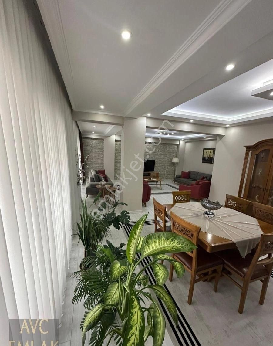 Küçükçekmece Gazi Osman Paşa Caddesi'nde Metrobüse Yakın Satılık Lüks Dubleks Daire - Görsel 8