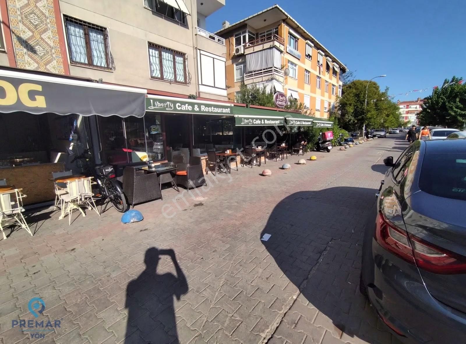 Süreyya Plajında Marmararay Karşısı 110 M2 Satılık Dükkan