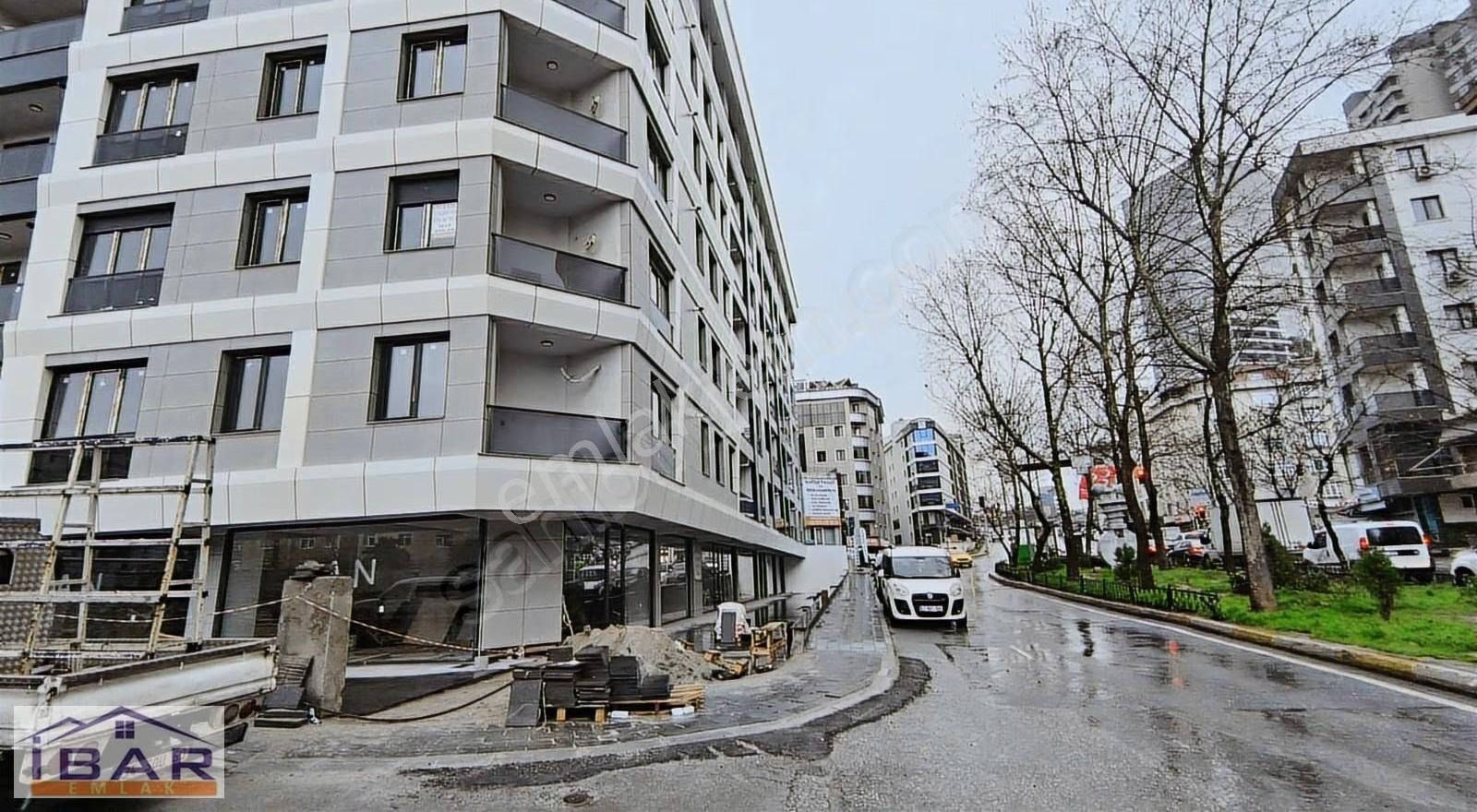 Kuçukyalı Caddede Kiralık 2+1 Daire Guvenlikli Sitede Daire Sfr