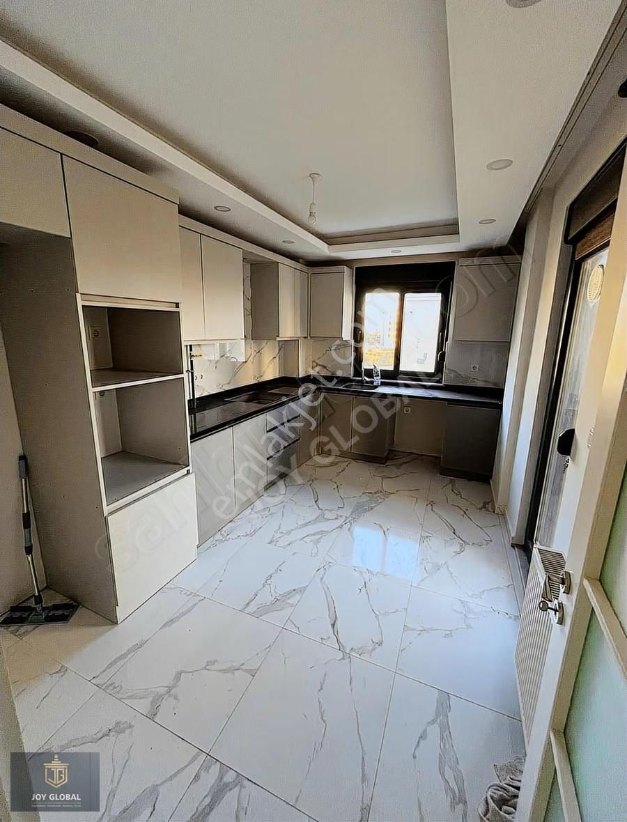 Yeniköyde Doğalgazlı 2+1 Havuzlu Site İçi Katta Daire - Görsel 13