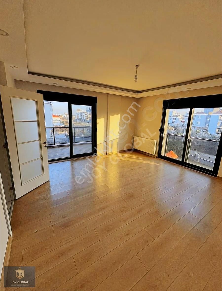 Yeniköyde Doğalgazlı 2+1 Havuzlu Site İçi Katta Daire - Görsel 17