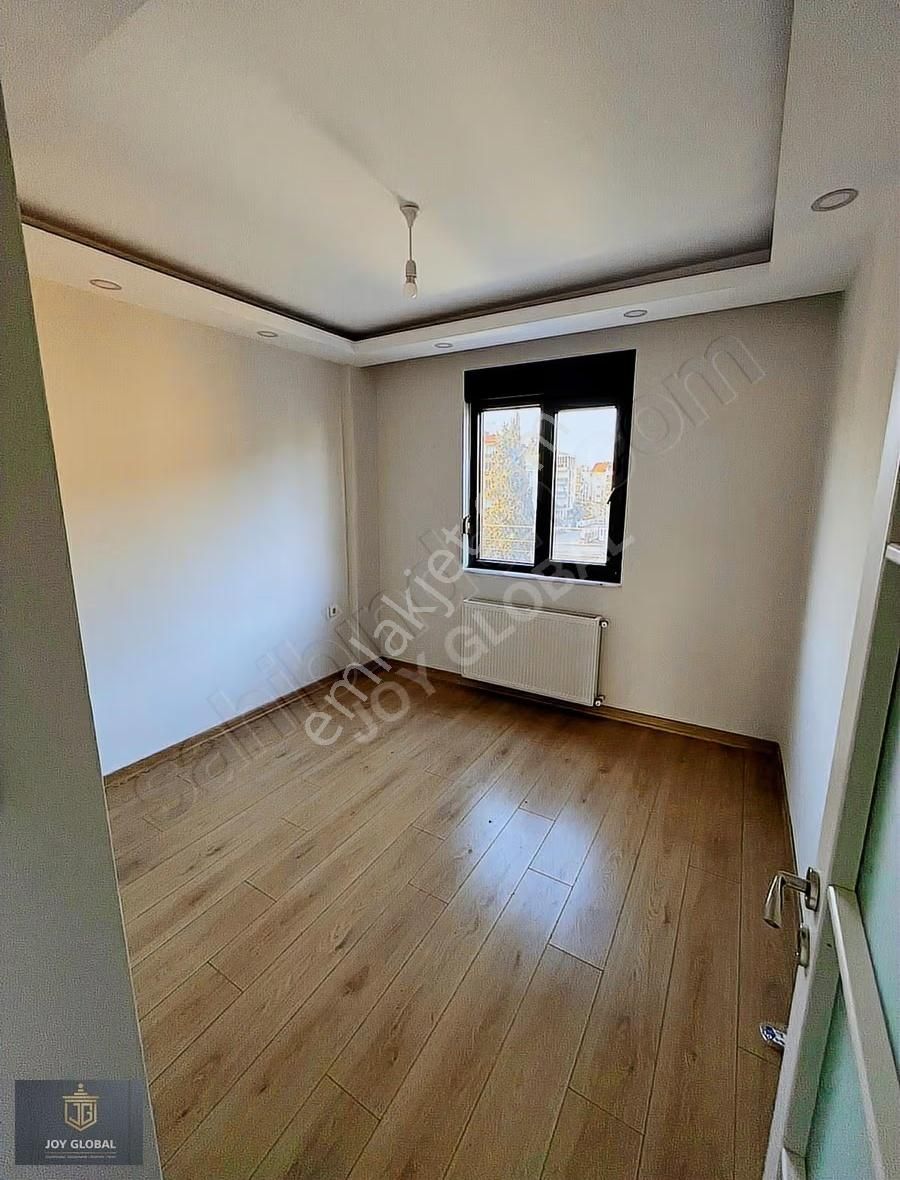 Yeniköyde Doğalgazlı 2+1 Havuzlu Site İçi Katta Daire - Görsel 8
