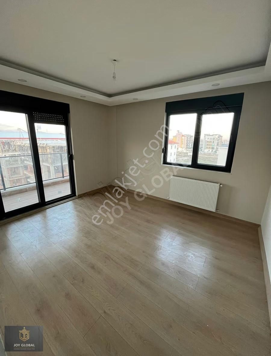 Yeniköyde Doğalgazlı 2+1 Havuzlu Site İçi Katta Daire - Görsel 22