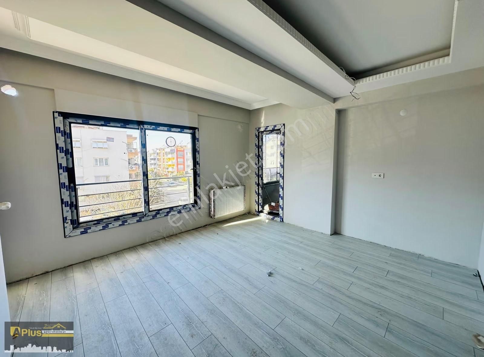 A Plus Gayrimenkulden Ferah Ve Geniş Cepheli Satılık 2+1 Daire - Görsel 2