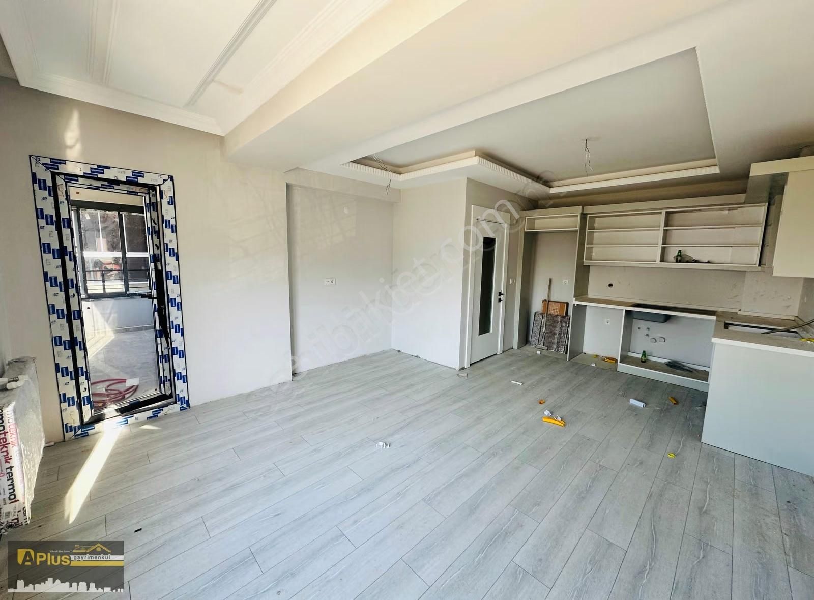 A Plus Gayrimenkulden Ferah Ve Geniş Cepheli Satılık 2+1 Daire