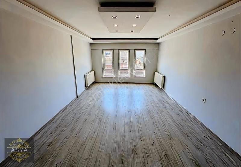 Ufuktepe Mahallesinde Cadde Üzeri Fırsat 3+1 Satılık Daire - Görsel 3