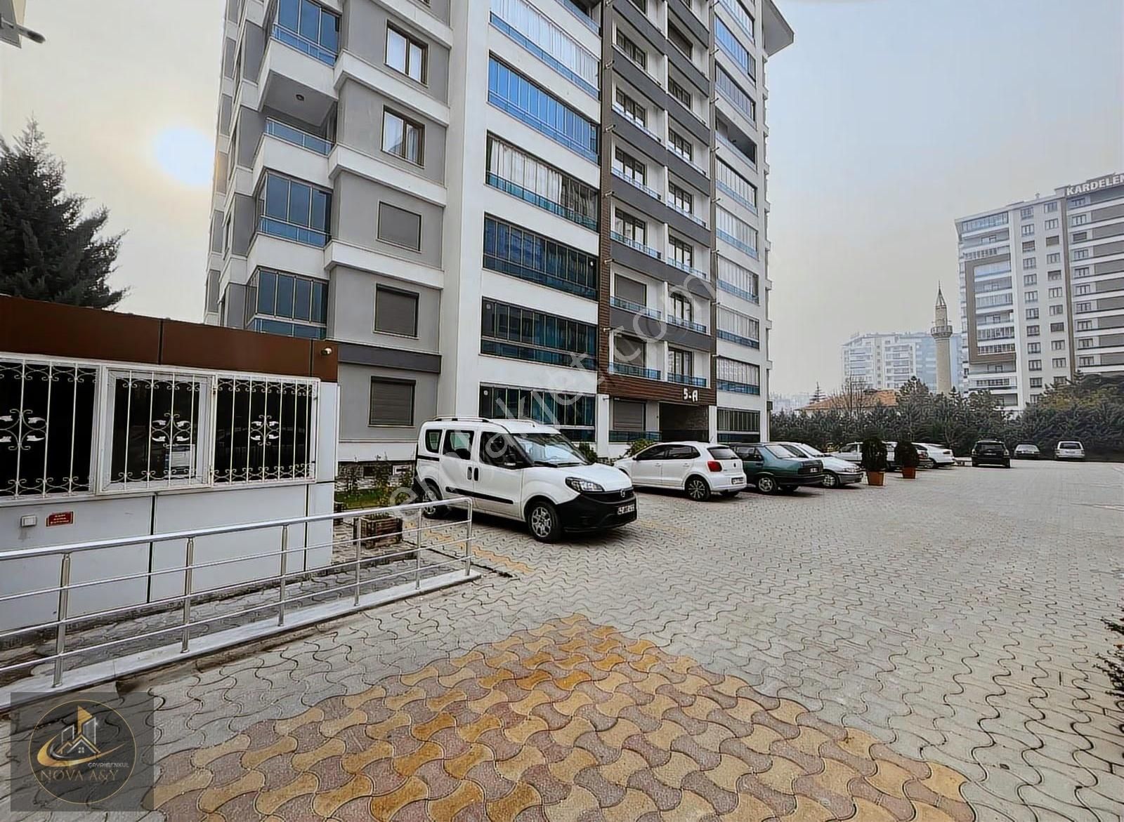 Şefikcan'da Site İçi Modern 4+1 Net 155m² Kullanıma Hazır Daire - Görsel 2