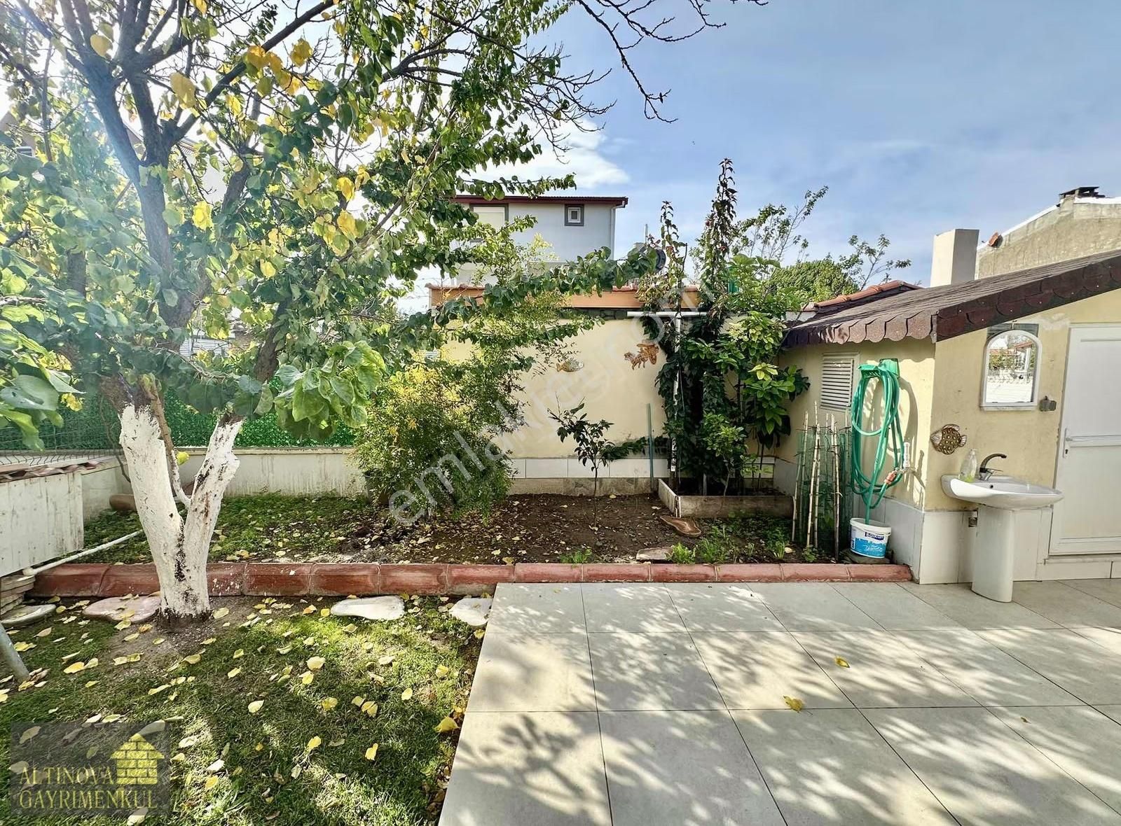 Altınova Sahilde Polisler Sitesinde Müstakil Satılık 3+1 Villa - Görsel 23