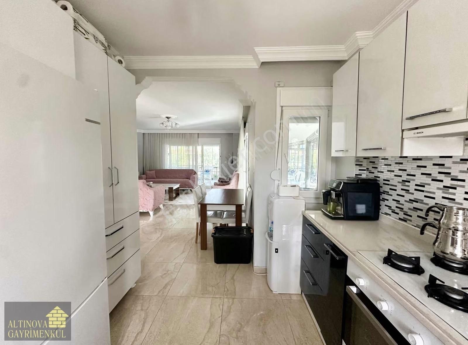 Altınova Sahilde Polisler Sitesinde Müstakil Satılık 3+1 Villa - Görsel 2