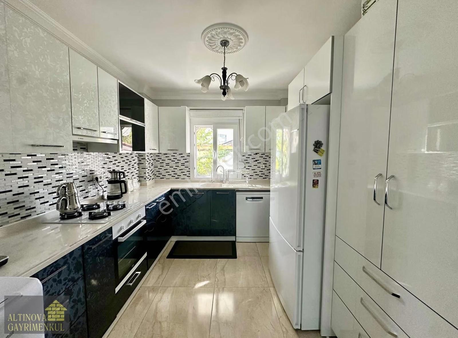 Altınova Sahilde Polisler Sitesinde Müstakil Satılık 3+1 Villa - Görsel 4