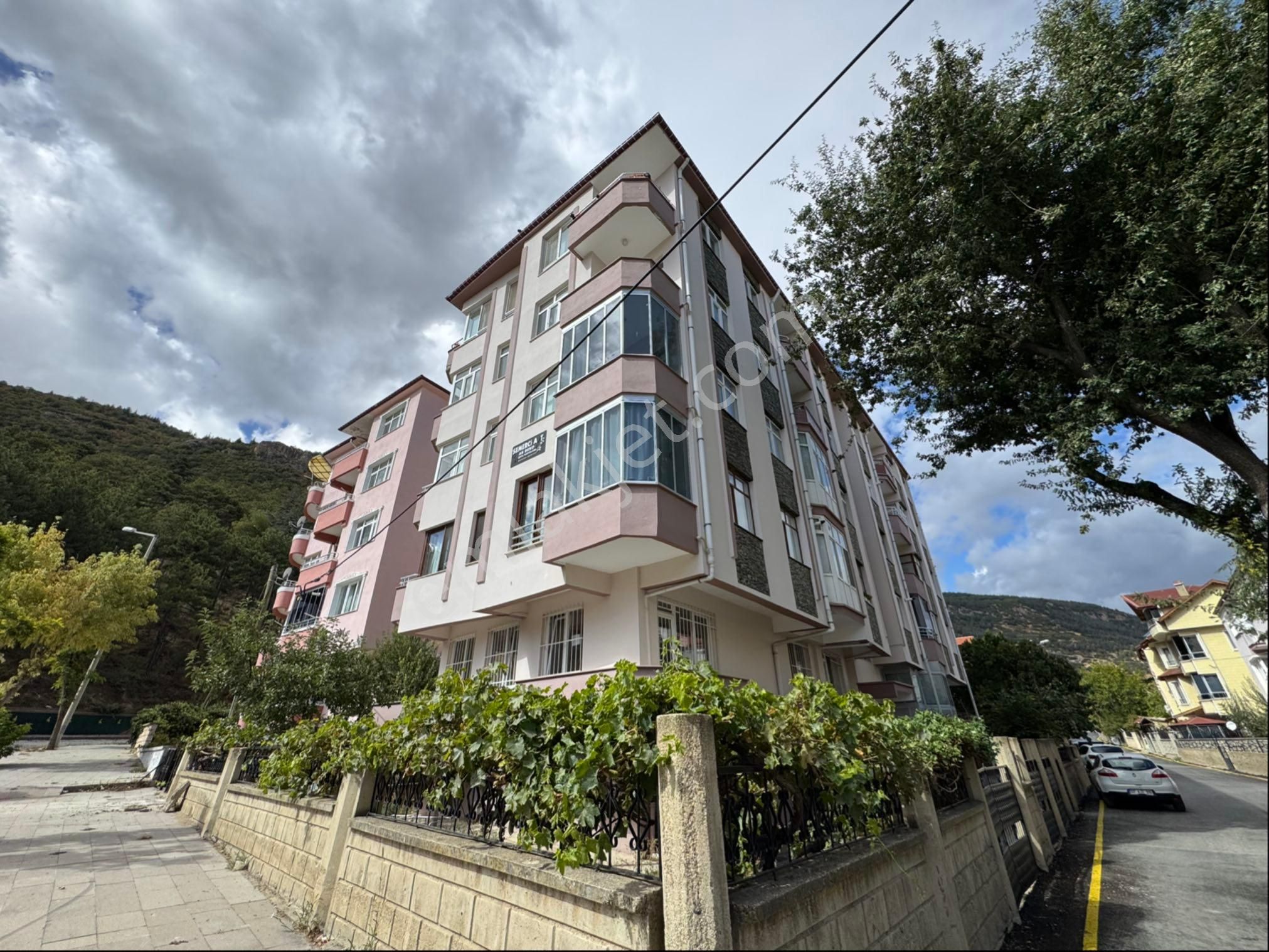 A-k Emlaktan Akşehir Hıdırlıkta Ara Kat Asansörlü Satılık Daire