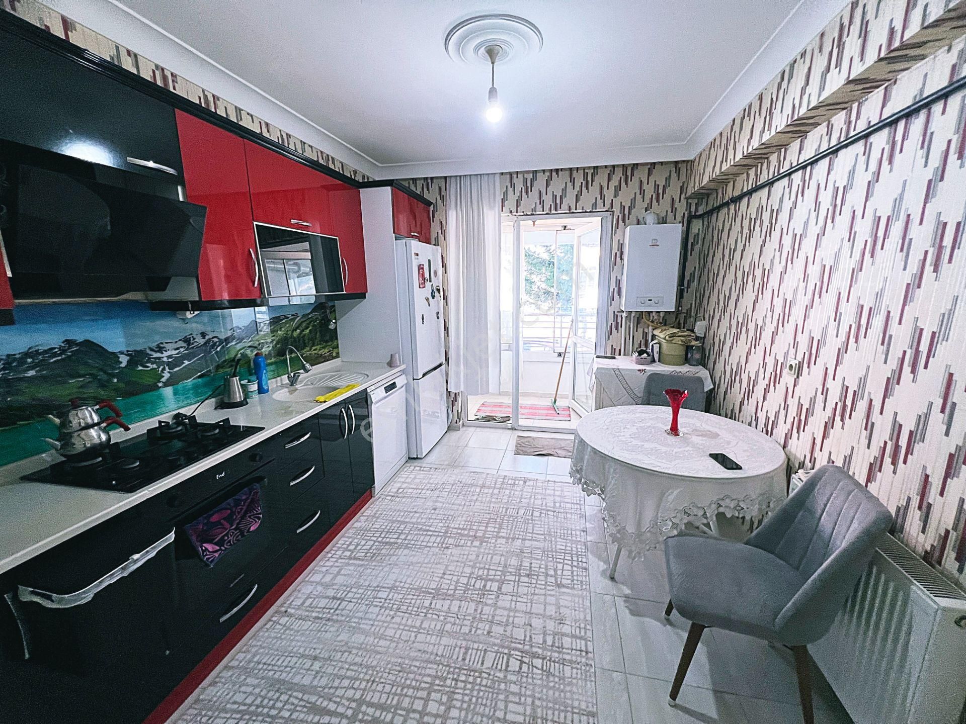 Cihandan Şehitkubilayda Karakeçili Cadde Yakını Satlık 3+1 Daire