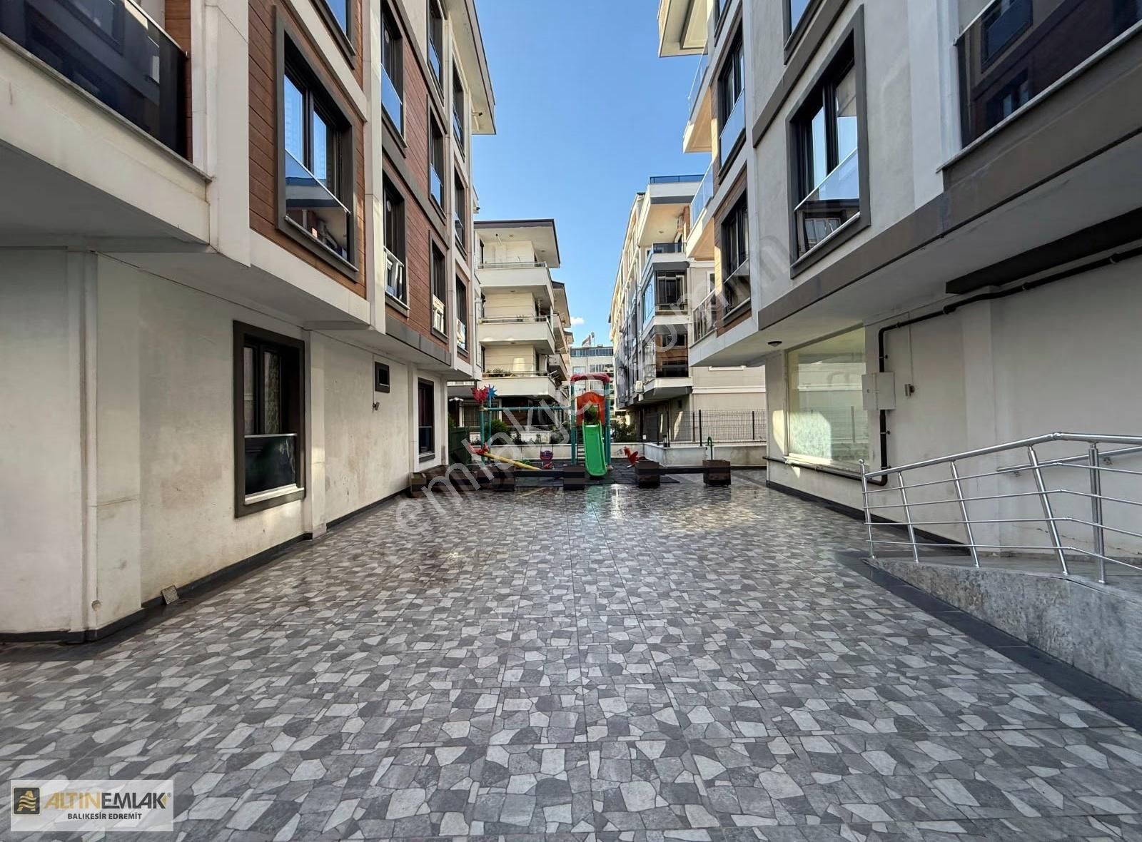 Merkezi Konumda | Havuzlu Site | Şık Tasarım | Kapalı Otopark - Görsel 10