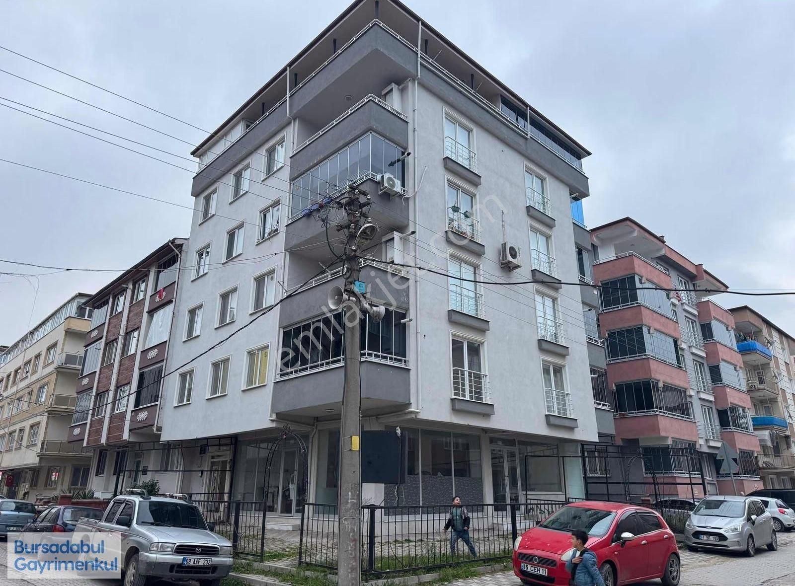 Bursadabul'dan Yunusemre Mah. Köşe 2+1 Daire