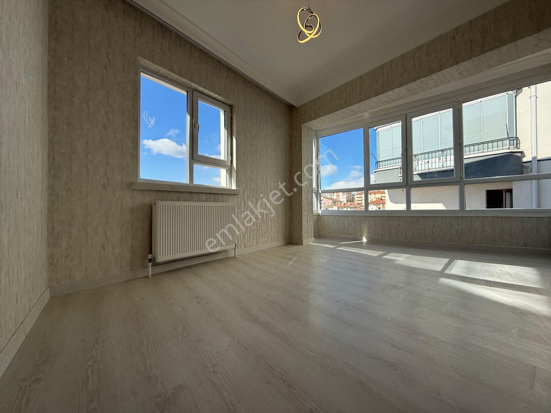 İncirli'de Merkezi Konum Ara Katta Lüx Yapılı Manzaralı 3+1 Daire - Görsel 15