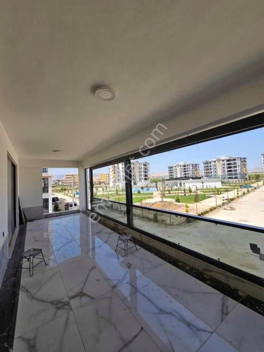 Öz Ay Emlaktan Metrokent Sitesinden Satılık Daire - Görsel 2