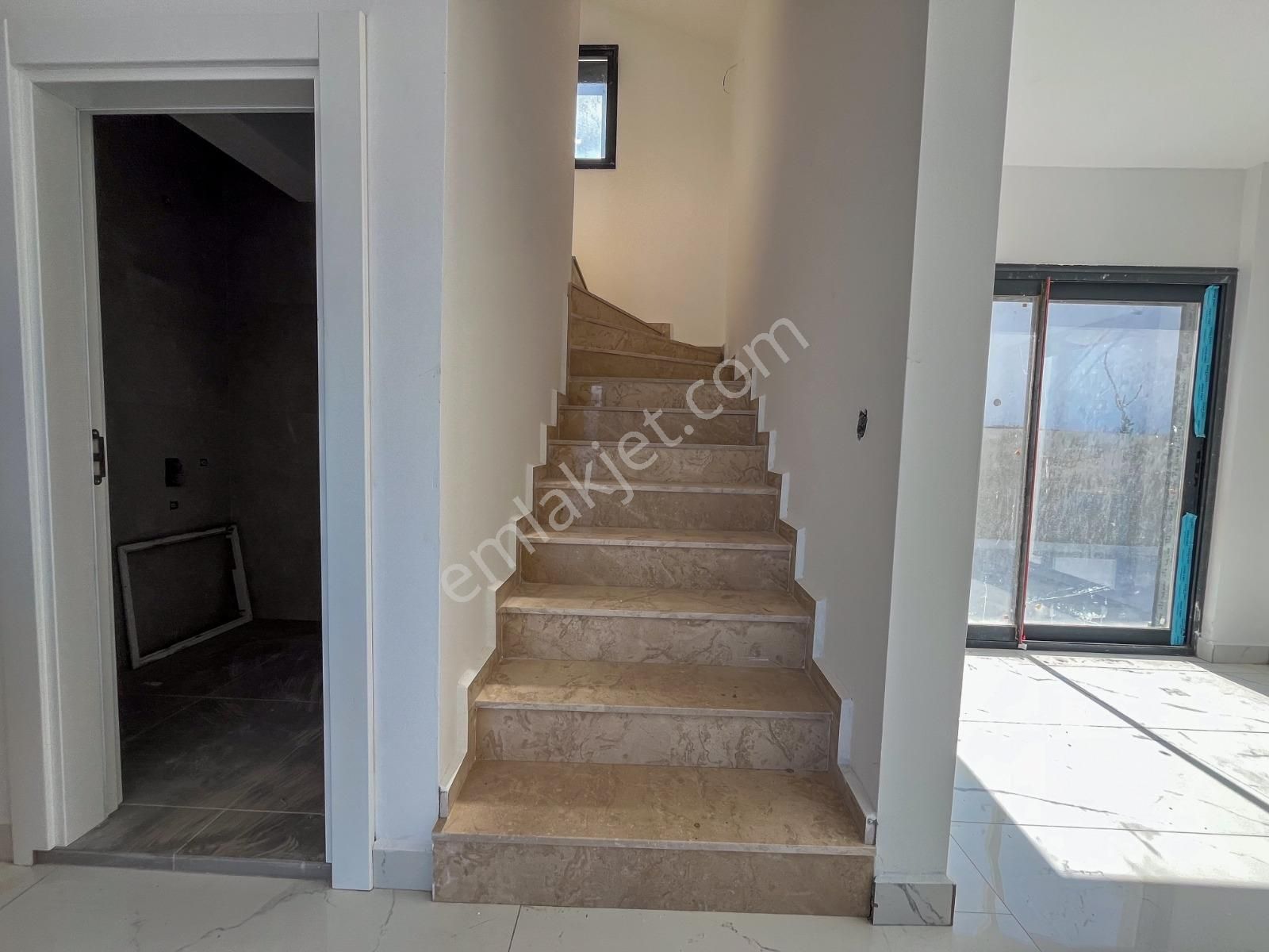 Bodrum Bağla'da Satılık Denize 200 Metre Tek Tapulu 7+3 Villa - Görsel 18