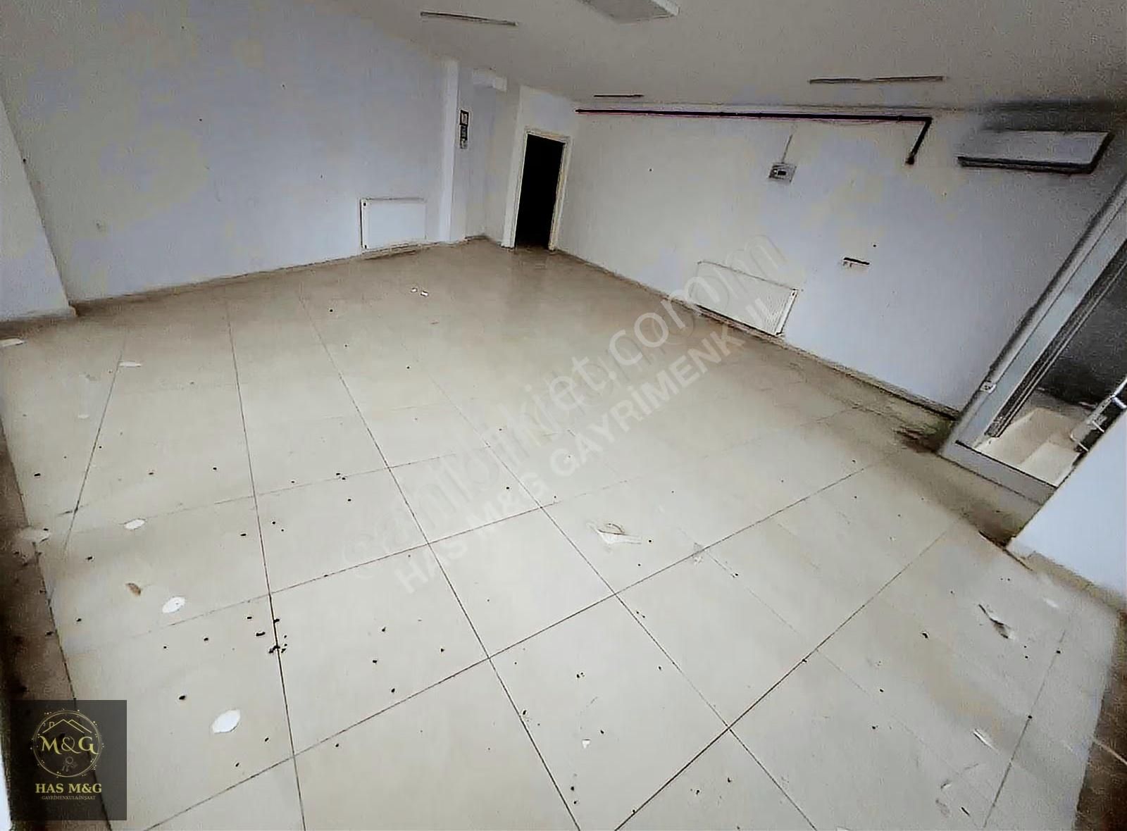 Merkezde 90 Metre Kiralık Dükkan