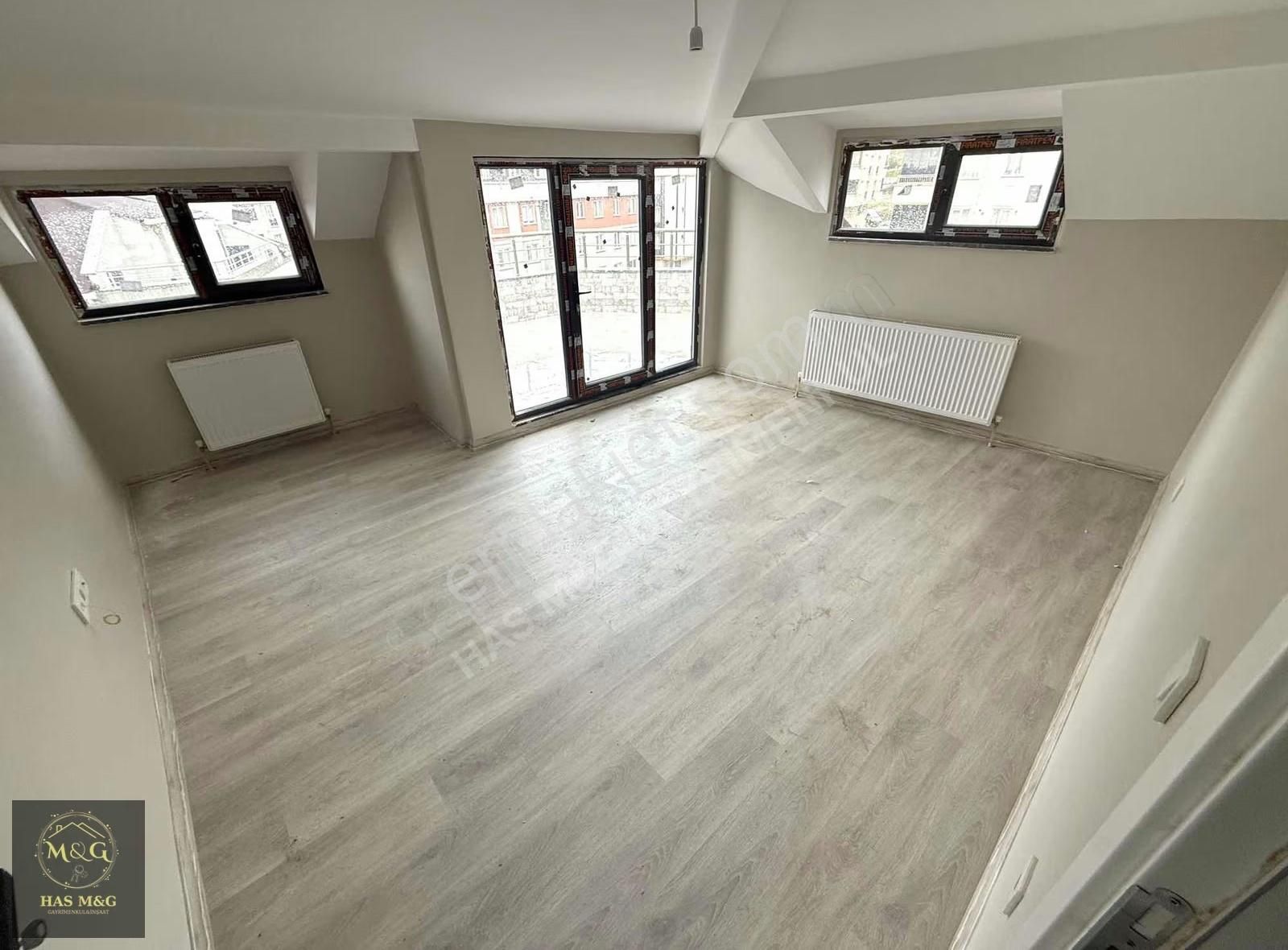 Güzel Konumda Sıfır Ultralüks Kombili Ankastreli Dubleks Daire - Görsel 23