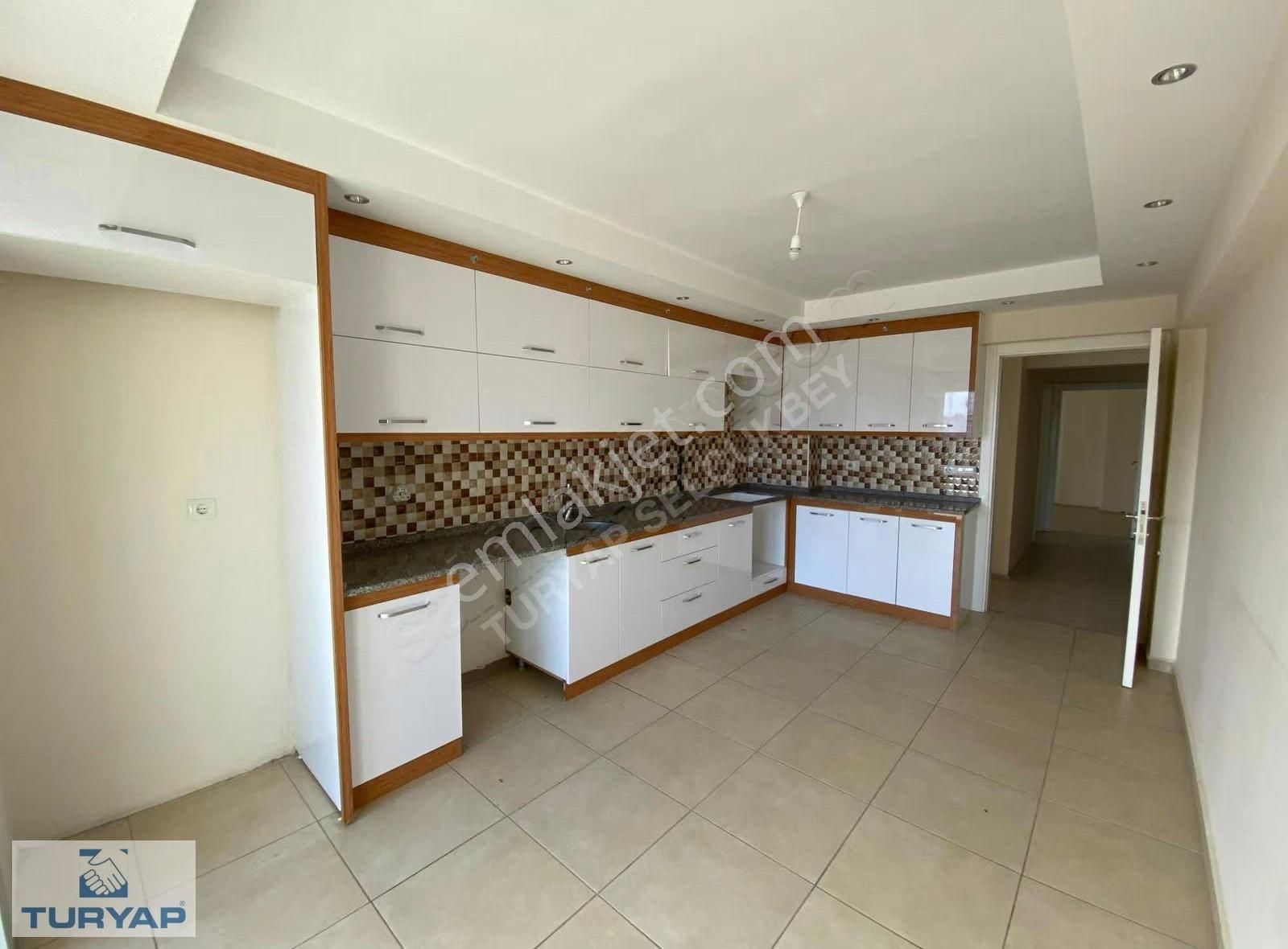 Turyap'tan Yenişafak'ta Cadde Üzeri 170 M² 3+1 Site İçi Kiralık