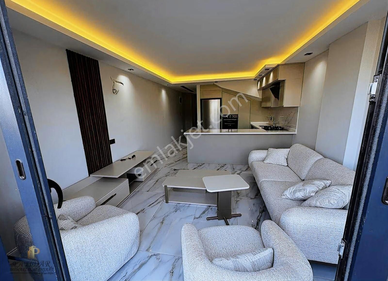 Manangat Ilıcada Yarı Müstakil Tripleks Villa