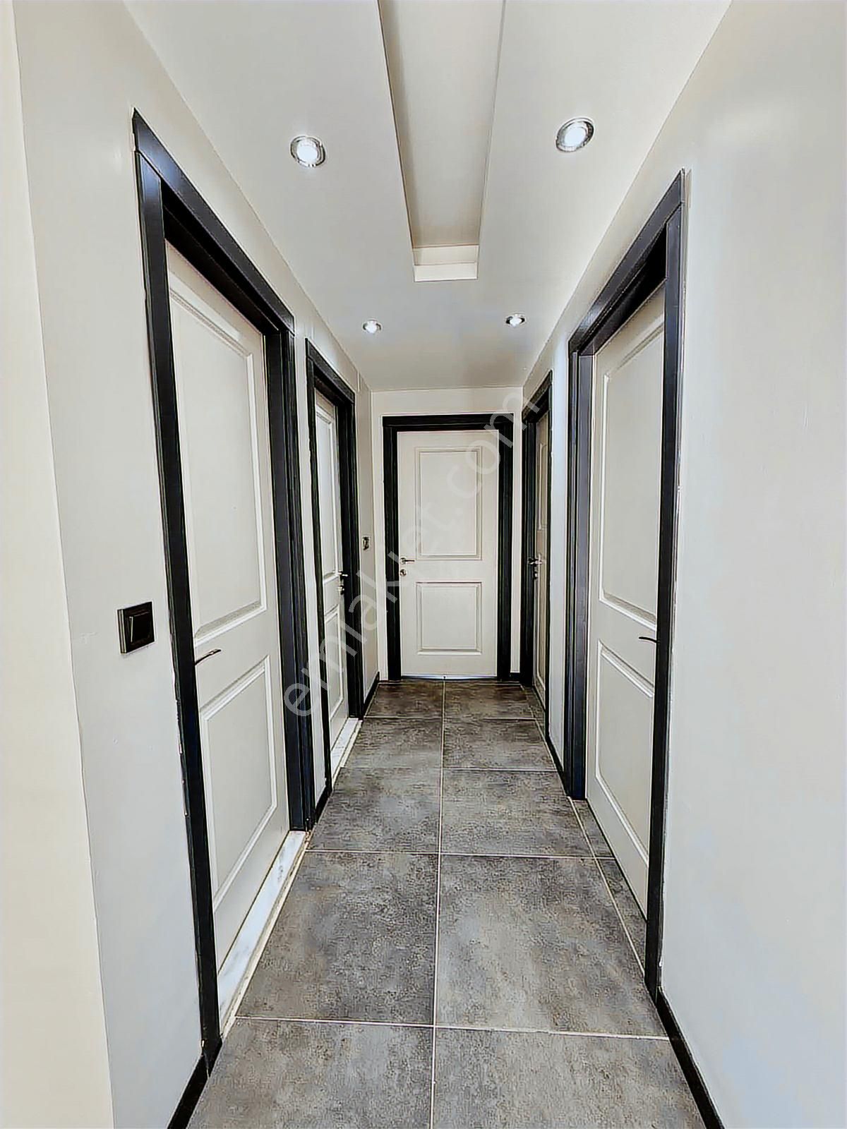 Site İçinde / 3+1 K.mutfak / 7/24 Güvenli / K.otoparklı /iskanlı - Görsel 2