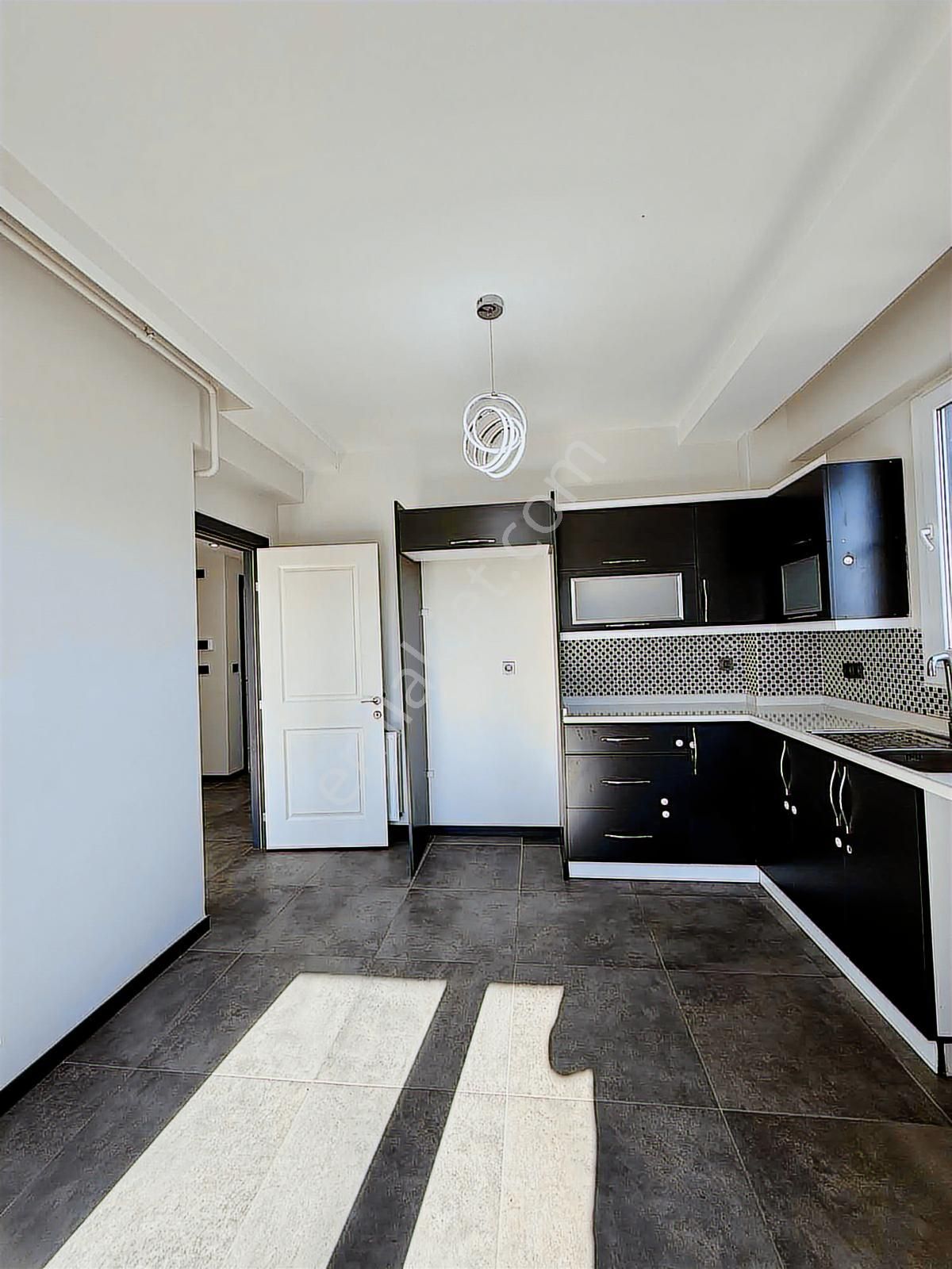 Site İçinde / 3+1 K.mutfak / 7/24 Güvenli / K.otoparklı /iskanlı - Görsel 1