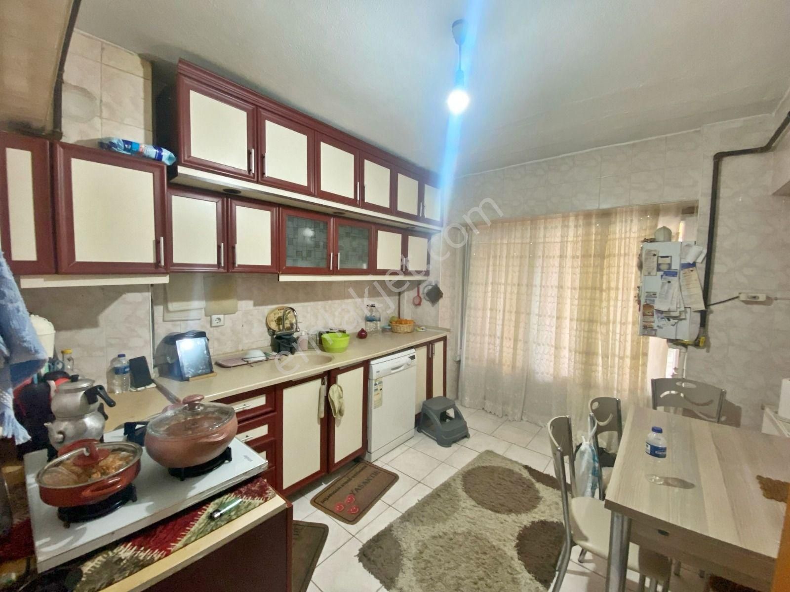 Bilgen Vatan'dan Köşk Mahallesi 3+1 Kilerli Cepheleri Açık Orta Yapıda Satılık Daire