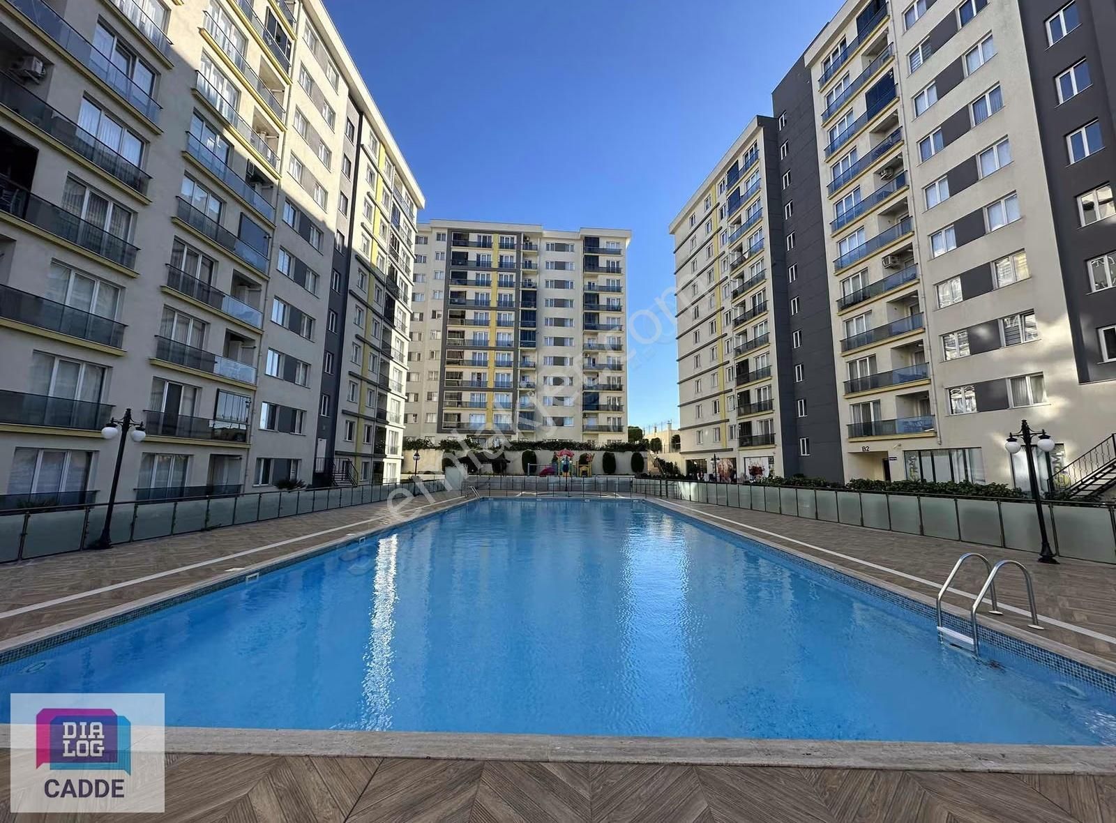 Pendik Norm İstanbul Sitesinde Havuz Cephesi Satılık 2+1 Daire