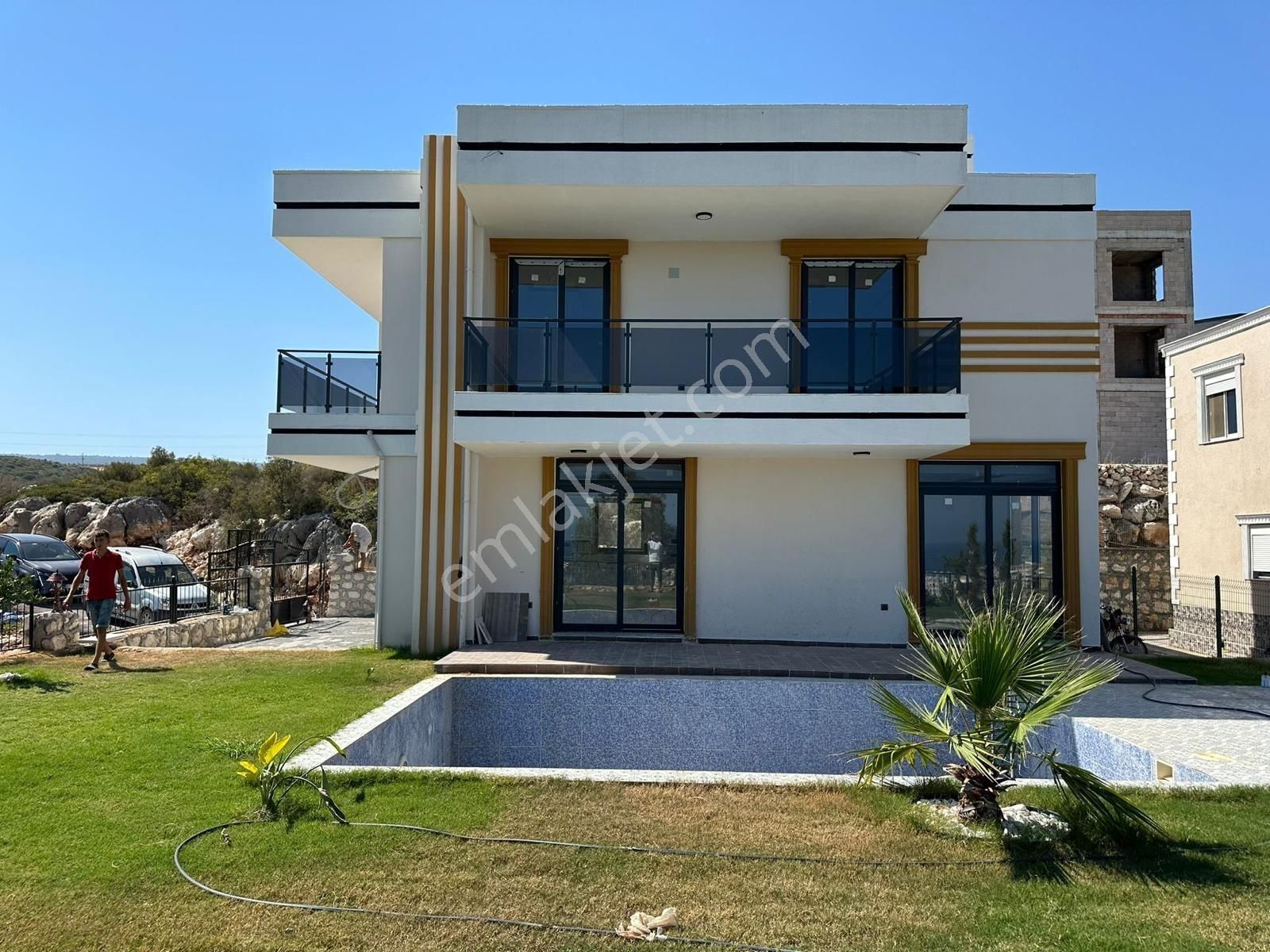 Uğur Emlak'tan Tırtar'da Satılık Eşsiz Konum'da Lux'ss Villa