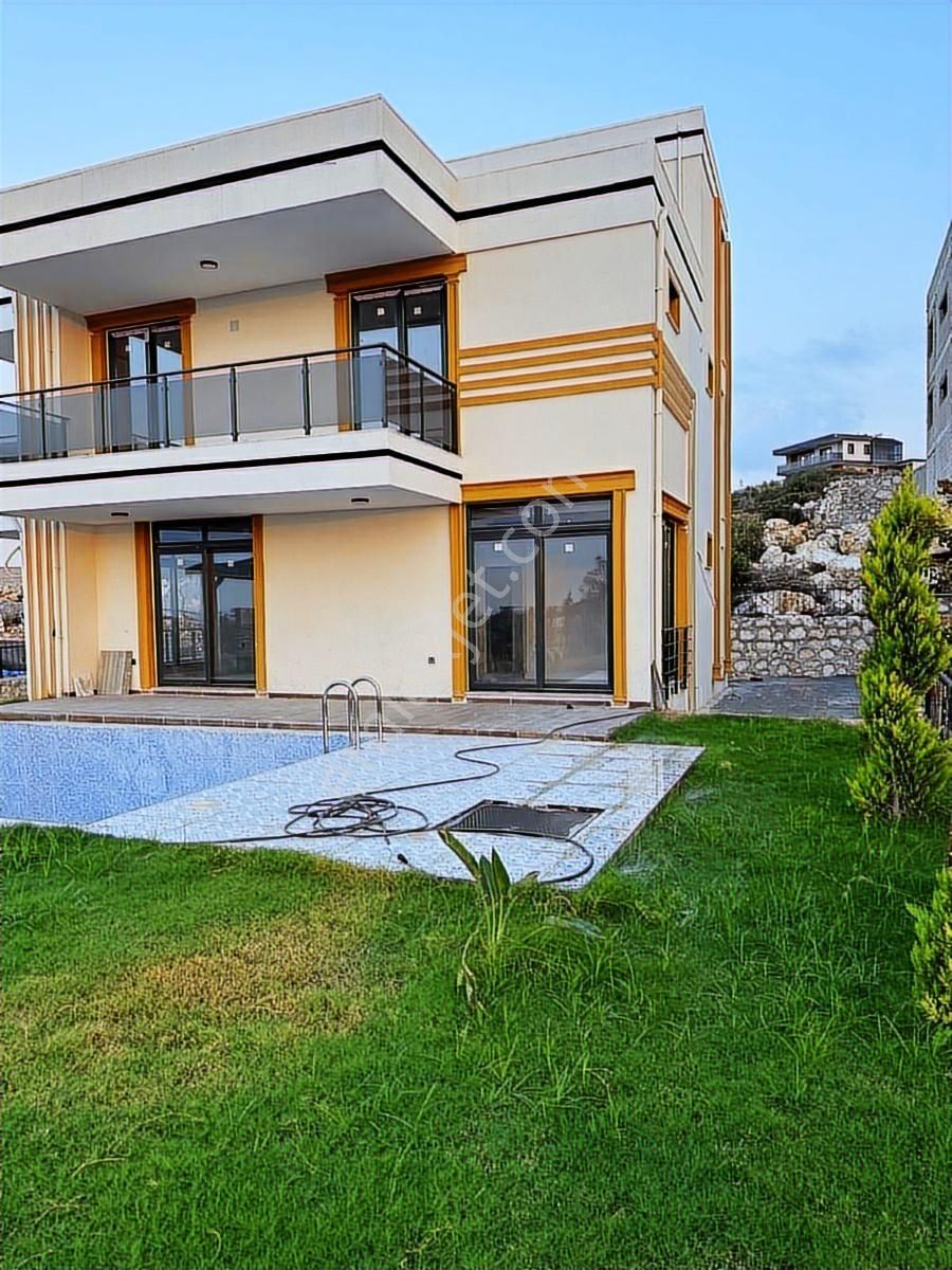 Uğur Emlak'tan Tırtar'da Satılık Eşsiz Konum'da Lux'ss Villa - Görsel 12