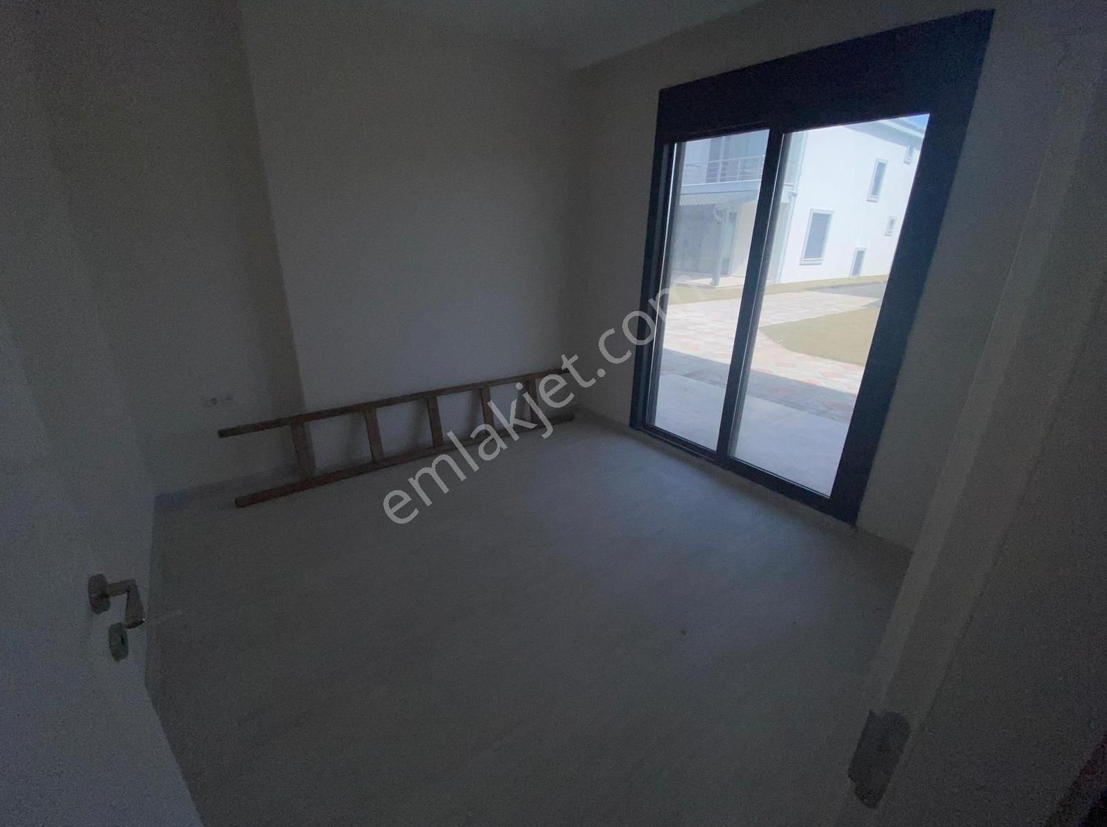 Rw Nefes'ten Altınova'da Denize Sıfır Sitede 4+1 Villa - Görsel 21