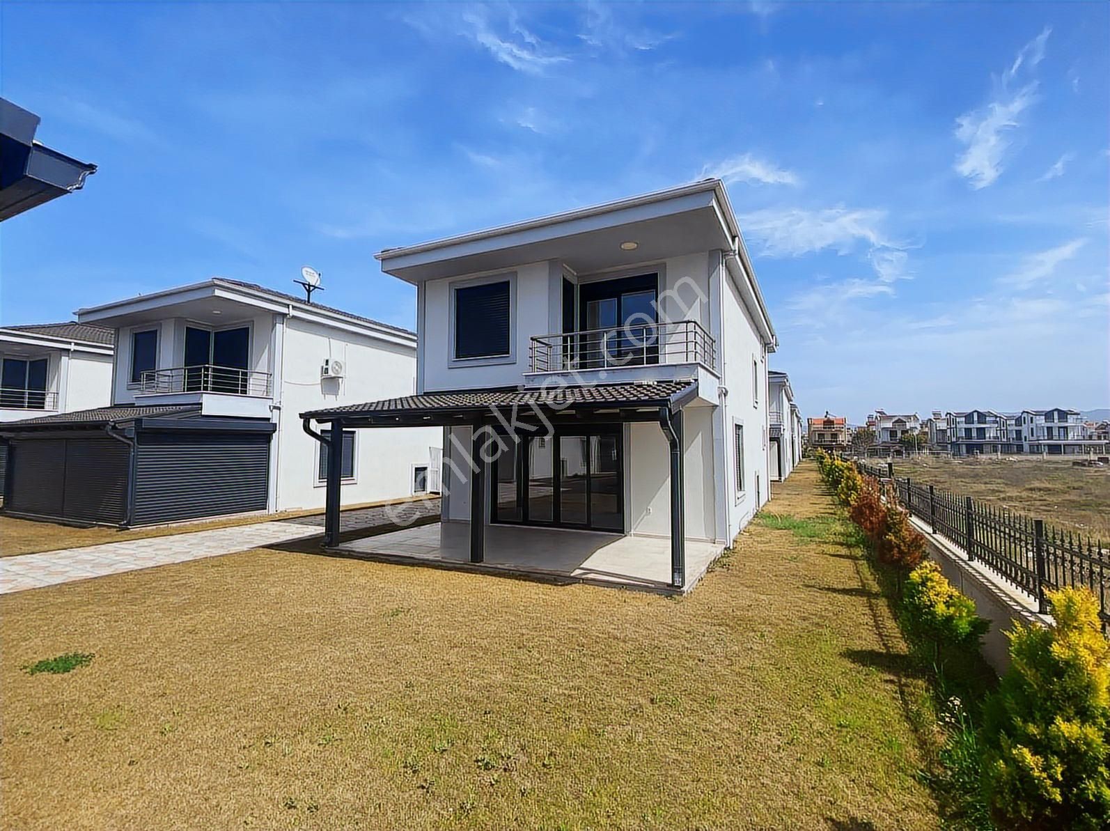 Rw Nefes'ten Altınova'da Denize Sıfır Sitede 4+1 Villa - Görsel 14