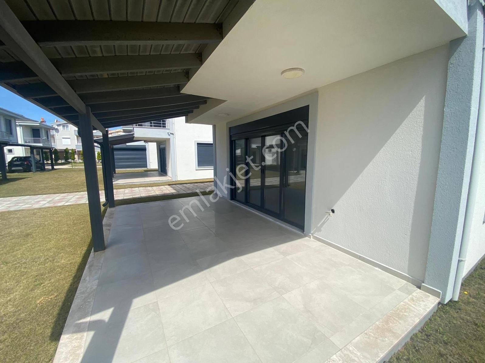 Rw Nefes'ten Altınova'da Denize Sıfır Sitede 4+1 Villa - Görsel 12