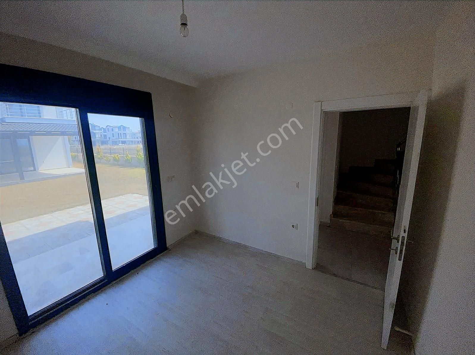 Rw Nefes'ten Altınova'da Denize Sıfır Sitede 4+1 Villa - Görsel 16