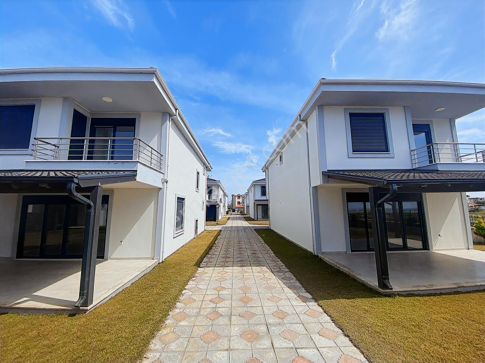 Rw Nefes'ten Altınova'da Denize Sıfır Sitede 4+1 Villa - Görsel 15