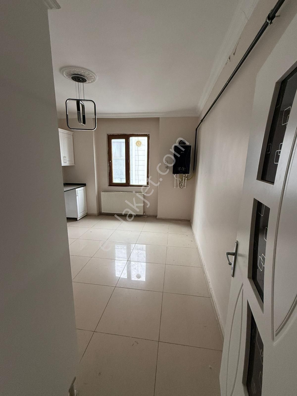 Asansör Yok Yıllık Verilecek4 Oda Doğalgazlı Temiz Parkeli 2 Balkon Karaköprü Son Kat 4kat - Görsel 3