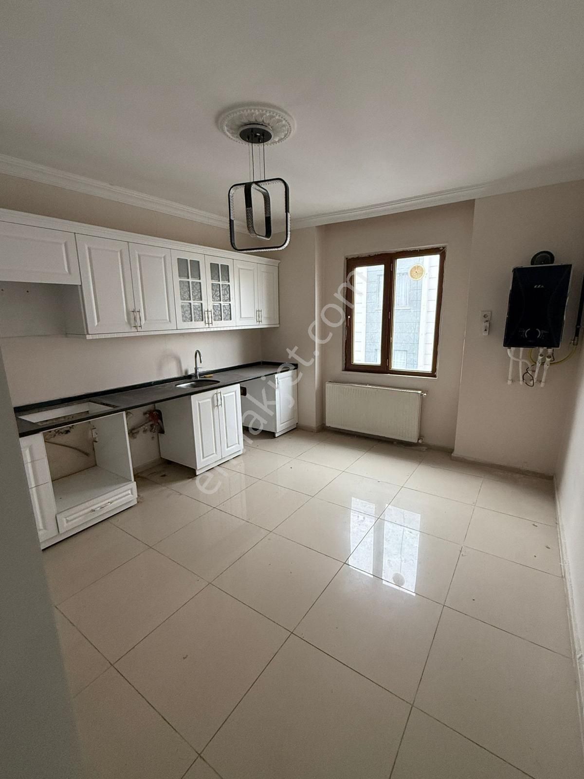 Asansör Yok Yıllık Verilecek4 Oda Doğalgazlı Temiz Parkeli 2 Balkon Karaköprü Son Kat 4kat