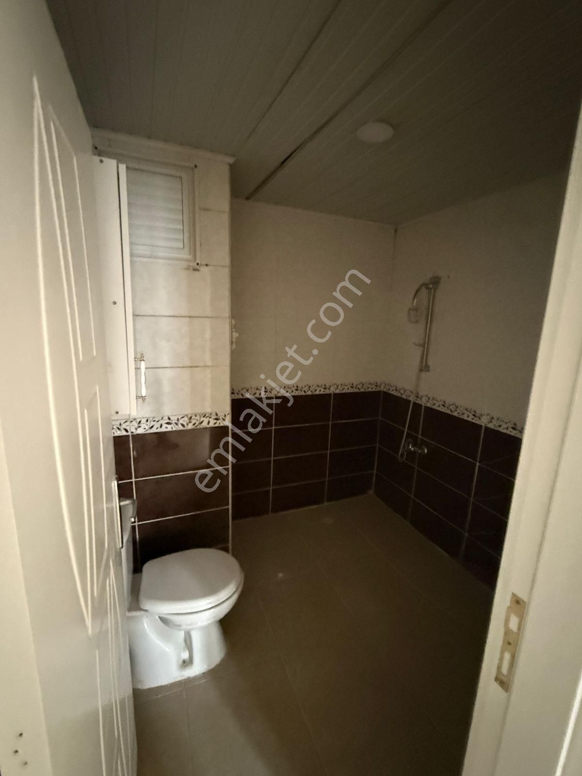 Asansör Yok Yıllık Verilecek4 Oda Doğalgazlı Temiz Parkeli 2 Balkon Karaköprü Son Kat 4kat - Görsel 6